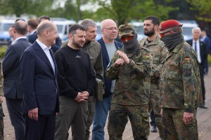 У межах офіційного візиту до Німеччини Президент України Володимир Зеленський відвідав військову базу в місті Аахен, де проходять навчання українські військовослужбовці, 14 травня 2023 року.