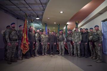 У День морської піхоти Президент України відвідав передові позиції українських захисників на Донеччині та вручив державні нагороди