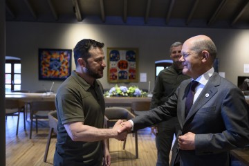 Volodymyr Zelenskyy met with Olaf Scholz in the framework of the European Political Community Summit
