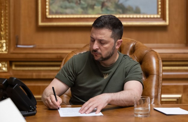 Volodymyr Zelenskyy had a phone call with Emmanuel Macron