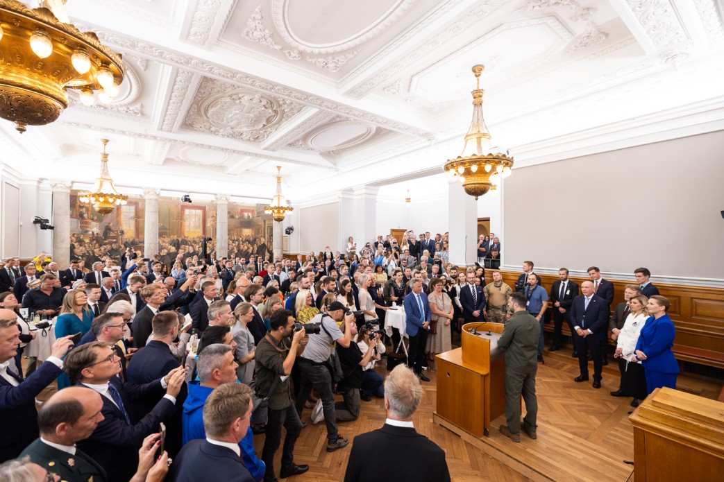 У Копенгагені Володимир Зеленський зустрівся з данськими парламентарями, представниками бізнесу та української громади