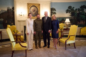 У Вашингтоні Президент України Володимир Зеленський і перша леді Олена Зеленська зустрілися з Президентом США Джозефом Байденом і першою леді Джилл Байден, 21 вересня 2023 року. 