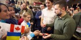 У межах робочого візиту до Канади Президент України Володимир Зеленський і перша леді Олена Зеленська спільно з Прем’єр-міністром країни Джастіном Трюдо зустрілися з канадськими парламентарями, представниками політичних, ділових та експертних кіл, академічної спільноти та української громади, 22 вересня 2023 року. 