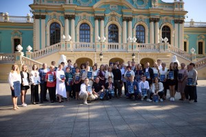 З нагоди прийдешнього Дня працівників освіти Президент України Володимир Зеленський вручив державні нагороди освітянам, а також сертифікати на отримання премії Глави держави переможцям міжнародних учнівських олімпіад і їхнім наставникам, 29 вересня 2023 року.