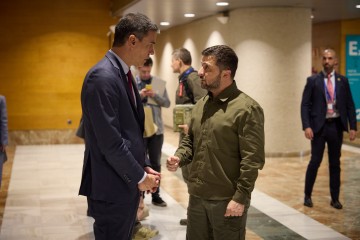 President takes part in the 3rd European Political Community Summit and met with the Acting President of the Government of Spain