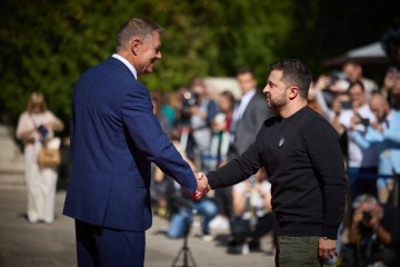 У Бухаресті розпочалася зустріч президентів України та Румунії