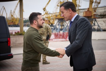 Володимир Зеленський ознайомився з наслідками російських атак на порт Одеси та роботою тимчасових коридорів для експорту зерна