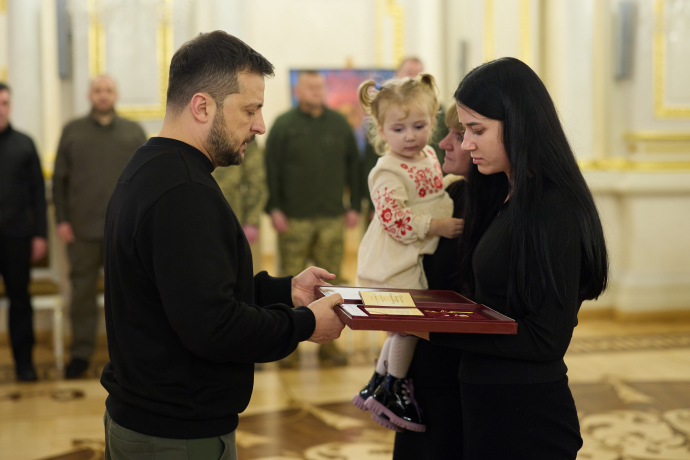 President Bio Photo President Volodymyr Zelenskyy awards orders of Golden Star to families ...