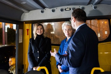 Олена Зеленська взяла участь у заході «Шкільні автобуси для України»