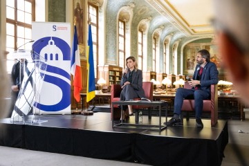 Перша леді та представники Українського інституту відвідали університет Сорбонна: підписано меморандум про співпрацю та передано книги до бібліотеки