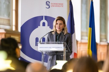 The First Lady and representatives of the Ukrainian Institute visited the Sorbonne University: a memorandum of cooperation was signed and books were donated to the library