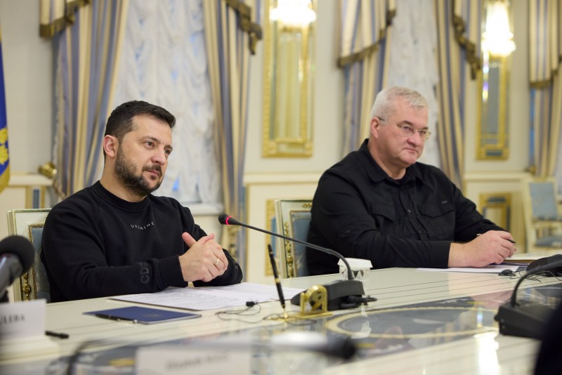 Новопризначений міністр закордонних справ експрем’єр-міністр Британії Камерон прибув у Києв (ФОТО) 3 Новопризначений міністр закордонних справ експрем’єр-міністр Британії Камерон прибув у Києв (ФОТО) 2