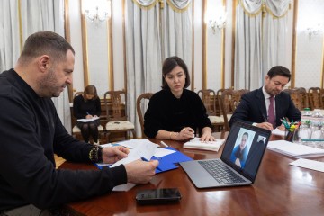 Андрій Єрмак обговорив телефоном з Оксаною Маркаровою підготовку візитів до США українців, які постраждали від російської агресії, для інформування американського суспільства