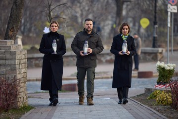 Volodymyr Zelenskyy and Olena Zelenska together with the President of Moldova honored the memory of those killed during the Revolution of Dignity