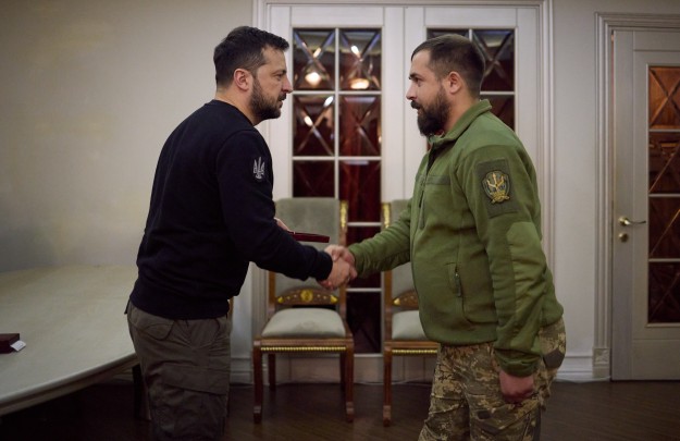 Президент Украины встретился с воинами, ведущими наступательные операции на Херсонщине