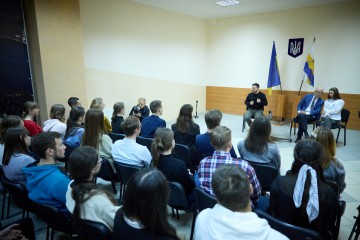 Volodymyr Zelenskyy spoke with students of three Mykolaiv universities: Once Mykolaiv region has powerful air defense, we will be able to restore important educational facilities