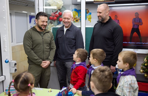 Президент відвідав метрошколу в Харкові та поспілкувався з учнями