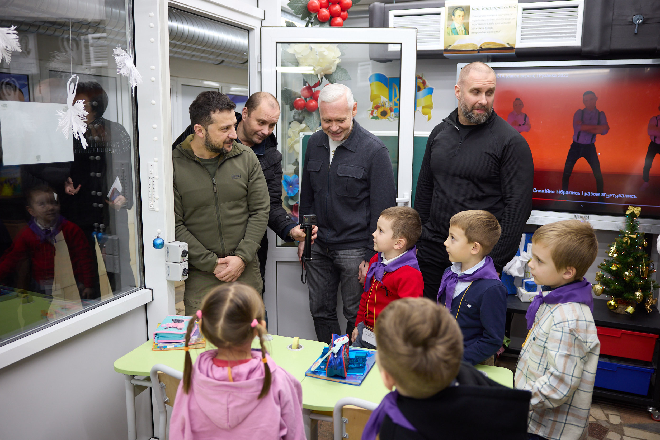 Зеленский пришел в школу в Харькове