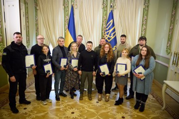 As long as volunteer hearts are beating, Ukraine is fighting – on International Volunteer Day, the President presented the Golden Heart award