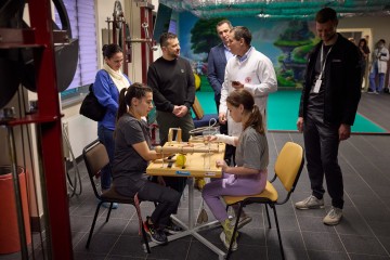 President visited children undergoing rehabilitation after enemy shelling at Okhmatdyt hospital