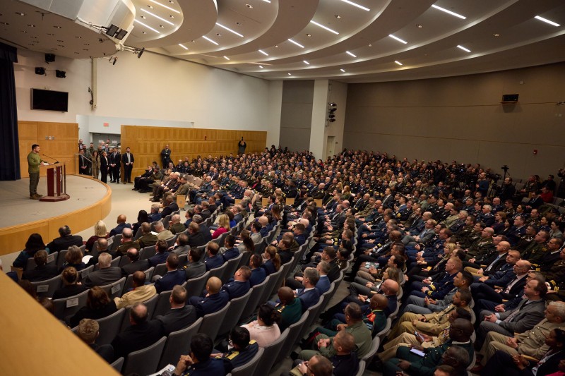 "Важливо, щоб політики навіть не думали зраджувати солдатів", - Зеленський в університеті оборони США (ФОТО, ВІДЕО) 3