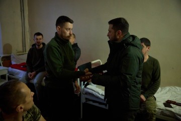 The Head of the State visited surgeons at a military hospital in Donetsk region, presented awards