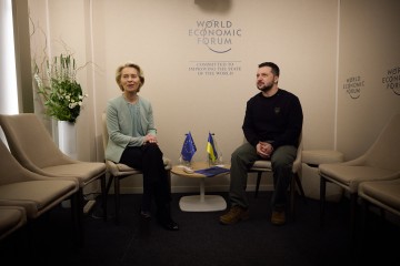 Володимир Зеленський та Урсула фон дер Ляєн у Давосі домовилися про початок скринінгу українського законодавства в межах переговорів щодо членства України в ЄС