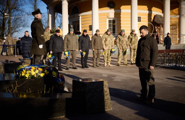On Kruty Heroes Remembrance Day, the President honored the memory of those who perished for Ukraine's independence
