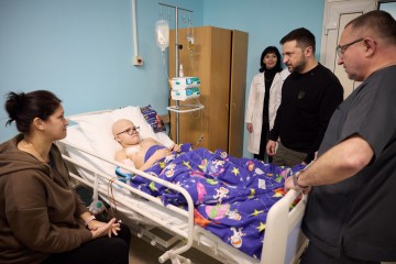 Володимир Зеленський зустрівся з дітьми, які проходять лікування в Національному інституті раку в столиці 
