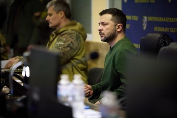 Володимир Зеленський на Дніпропетровщині відвідав розташування ПвК «Схід» і нагородив військових пілотів