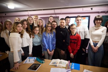 У Дніпрі Президент відвідав інноваційний ліцей і поспілкувався з його учнями