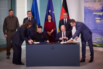 У Берліні Володимир Зеленський та Олаф Шольц підписали безпекову угоду між Україною та Німеччиною у межах Вільнюської декларації G7