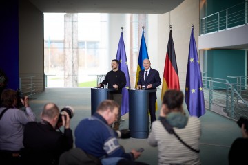 Президент про ситуацію в Авдіївці: Військове керівництво має робити все, щоб захистити наших людей