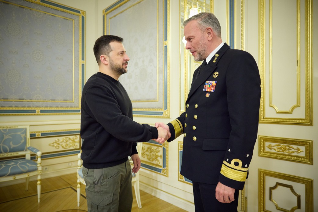 Der Präsident der Ukraine Volodymyr Zelensky traf sich mit Admiral Robert Bauer ...