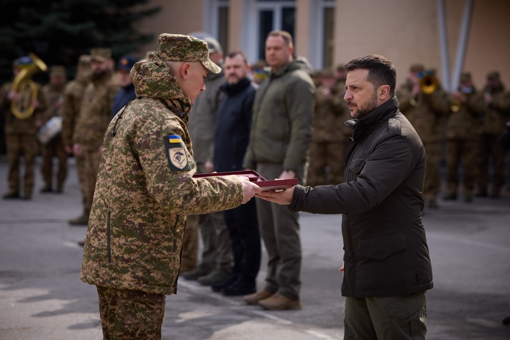 Нацгвардія стала незамінною в боротьбі з російською агресією на передовій та в підтриманні безпеки в тилу – Президент з нагоди 10-ї річниці створення НГУ