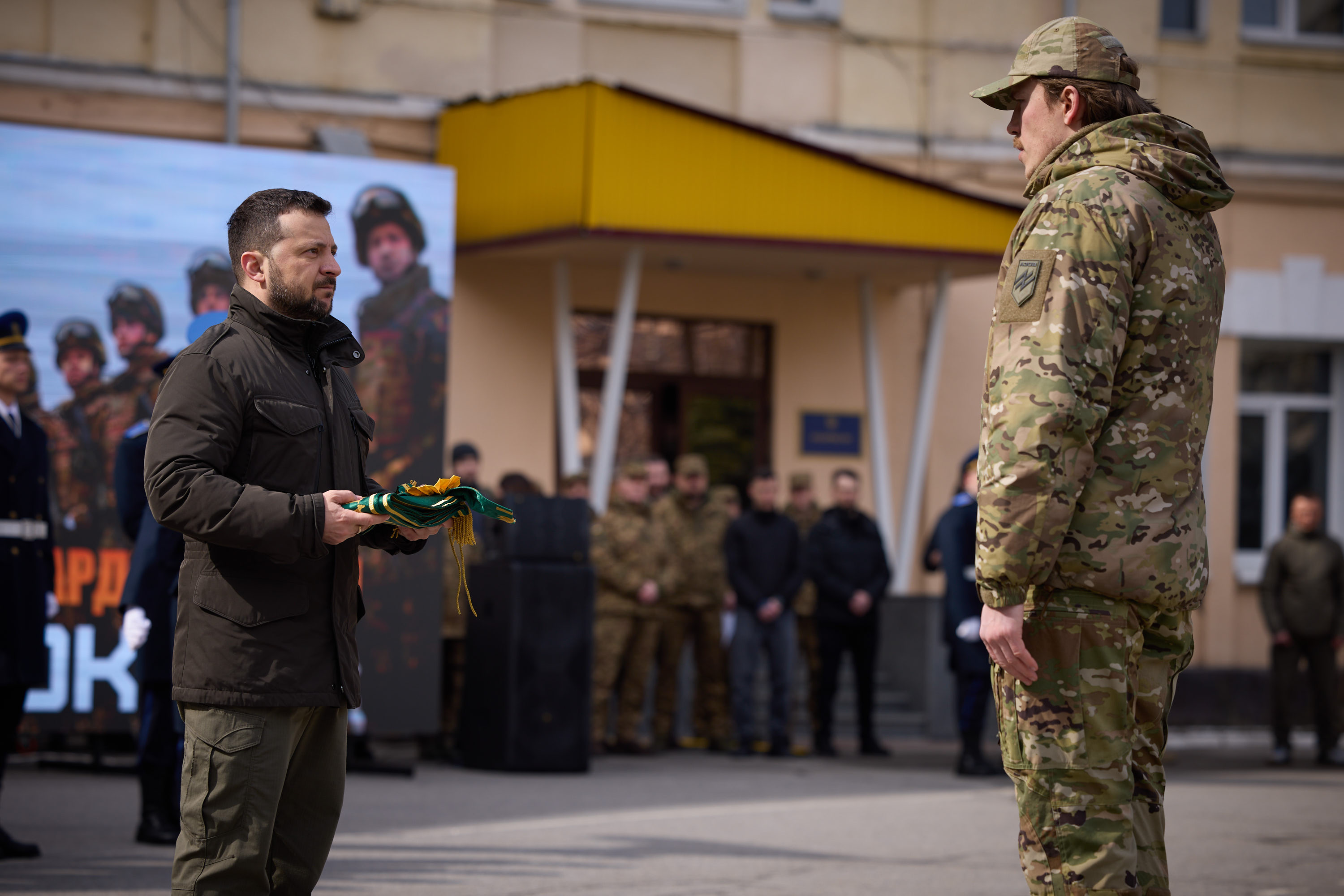 Президент України Володимир Зеленський узяв участь в урочистостях з нагоди 10-ї річниці створення Національної гвардії України та випуску офіцерів Національної академії НГУ та Київського інституту Нацгвардії, 26 березня 2024 року.