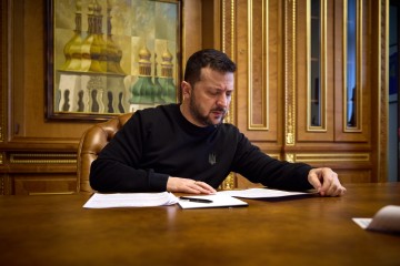 Глава держави обговорив зі спікером Палати представників США необхідність ухвалення рішення про допомогу Україні