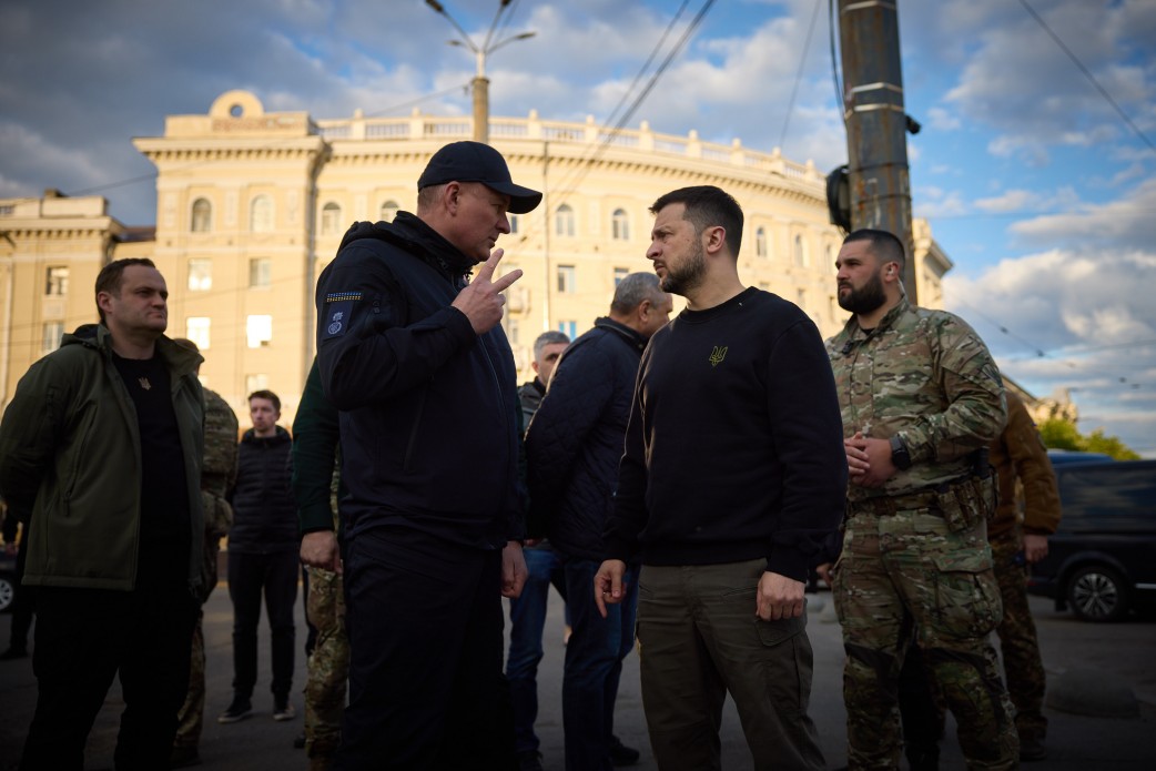 Il presidente dell'Ucraina Volodymyr Zelensky ha ispezionato un edificio a cinqu...