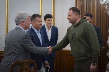 Перспективи інвестування в Україну: Андрій Єрмак зустрівся з делегацією міжнародної групи компаній CRH 