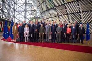 Президент України з главами держав та урядів країн-членів ЄС в день засідання Європейської Ради, 27 червня 2024 року..