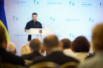 Від нашої спільної роботи залежить, яка зброя в руках у наших воїнів – виступ Президента на нараді керівників закордонних дипломатичних установ України «Воєнна дипломатія: стійкість, зброя, перемога»