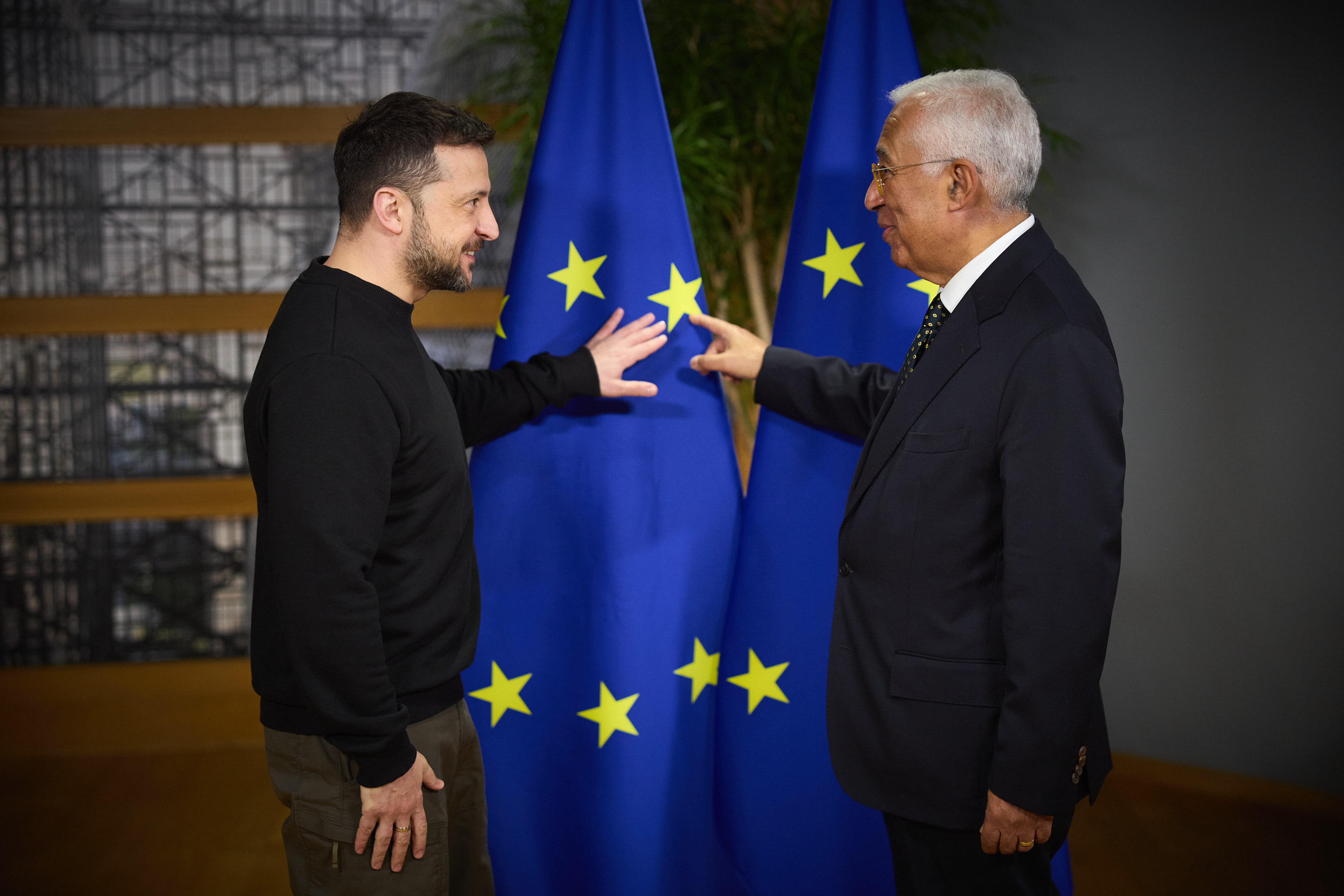У Брюсселі Президент України Володимир Зеленський провів зустріч із Президентом Європейської ради Антоніу Коштою, 19 грудня 2024 року.