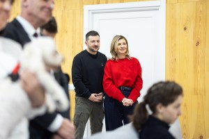 З нагоди Різдва Президент Володимир Зеленський і перша леді Олена Зеленська відвідали велику прийомну родину Алексєєнків і передали їй ключі від нового будинку, 25 грудня 2024 року.