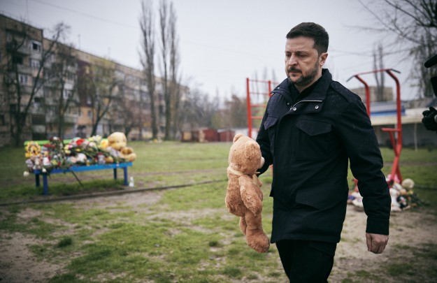 In Kryvyi Rih, the President Honors the Memory of Those Killed in the Russian Missile Strike