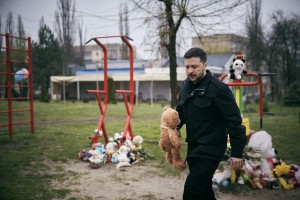 У Кривому Розі Президент ушанував пам’ять загиблих від російського ракетного удару, 11 квітня 2025 року.