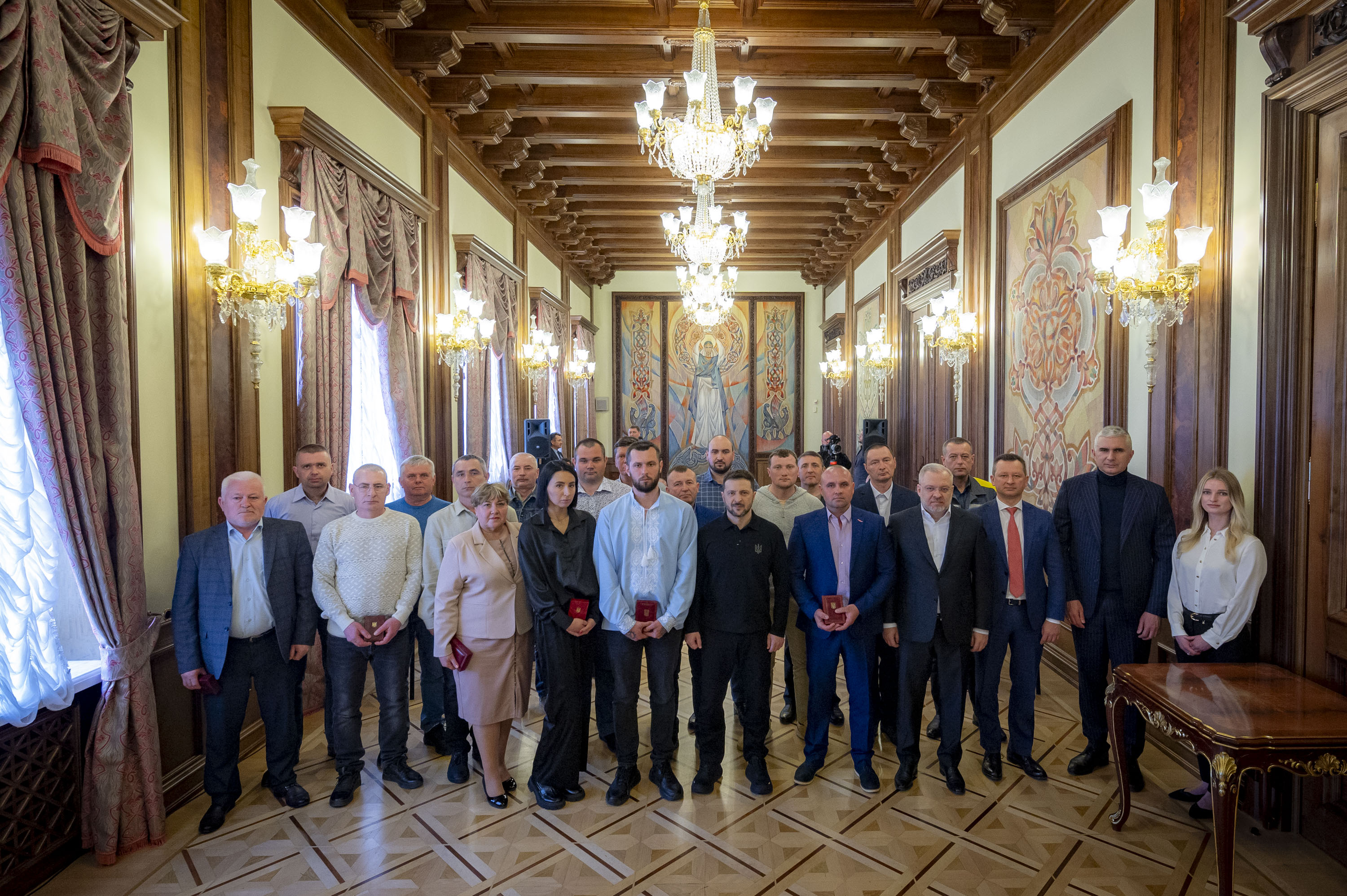 Президент відзначив державними нагородами працівників енергетичної галузі, 18 квітня 2025 року.