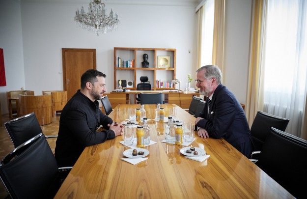 Подальший розвиток оборонної, економічної та гуманітарної співпраці: Президент України зустрівся з Прем’єр-міністром Чехії