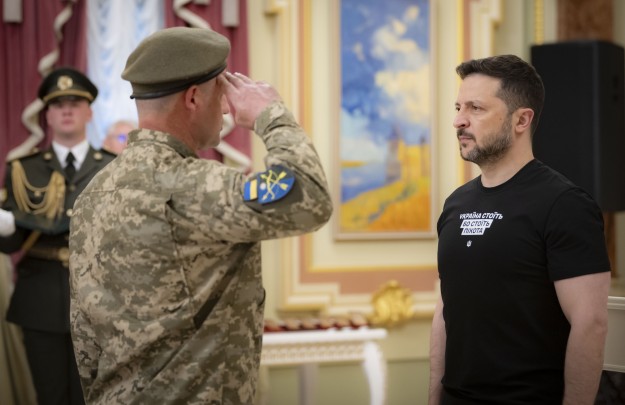 Україна стоїть, бо стоїть українська піхота: Президент відзначив державними нагородами воїнів-піхотинців