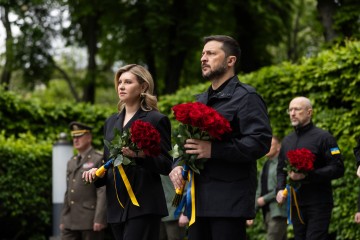 Президент і перша леді вшанували пам’ять загиблих у Другій світовій війні