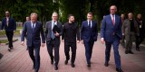 Президент України Володимир Зеленський, Президент Франції Емманюель Макрон, Прем’єр-міністр Великої Британії Кір Стармер, Федеральний канцлер Німеччини Фрідріх Мерц і Прем’єр-міністр Польщі Дональд Туск у Києві провели першу п’ятисторонню зустріч у форматі United Europe in Ukraine та засідання коаліції охочих, 10 травня 2025 року.